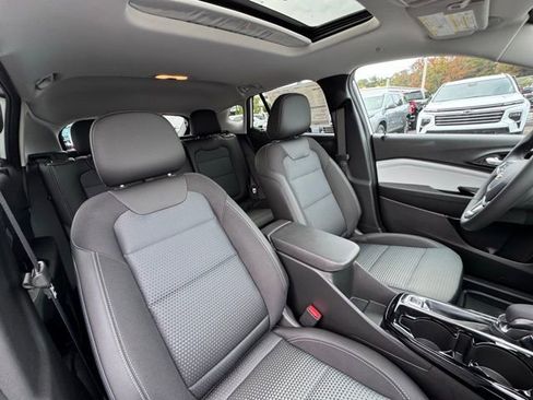 New 2026 Chevrolet Trax LT w/ Sunroof Package image 15