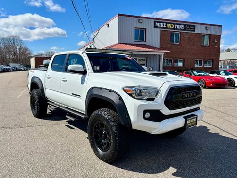 Used 2016 Toyota Tacoma TRD Sport w/ Towing Package image 3
