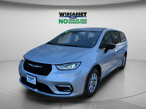 Used 2024 Chrysler Pacifica Touring-L FWD image 15