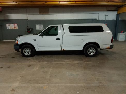 Used 2003 Ford F150 XL RWD image 2