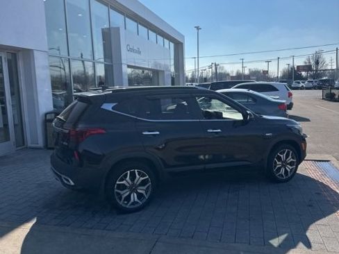 Used 2021 Kia Seltos SX w/ SX Sunroof Package image 8