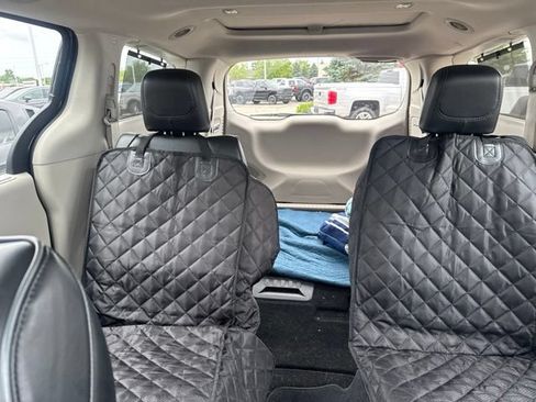 Used 2017 Chrysler Pacifica Limited FWD image 13