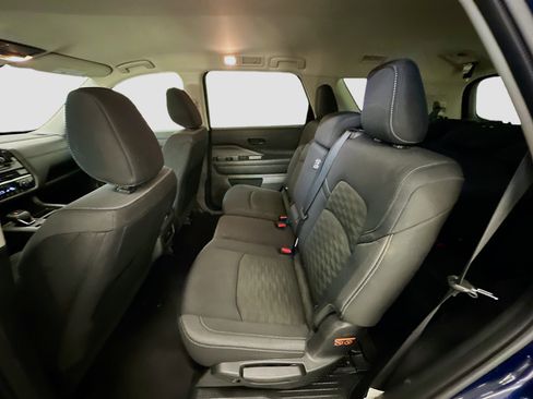 Used 2025 Nissan Pathfinder SV AWD/4WD image 28