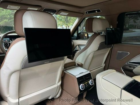 Used 2025 Land Rover Range Rover SV image 29