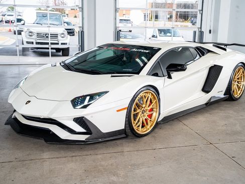 Used 2017 Lamborghini Aventador S image 11