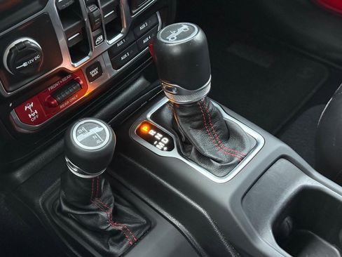 Used 2019 Jeep Wrangler Unlimited Rubicon w/ Uconnect 4C Nav & Sound Group image 21