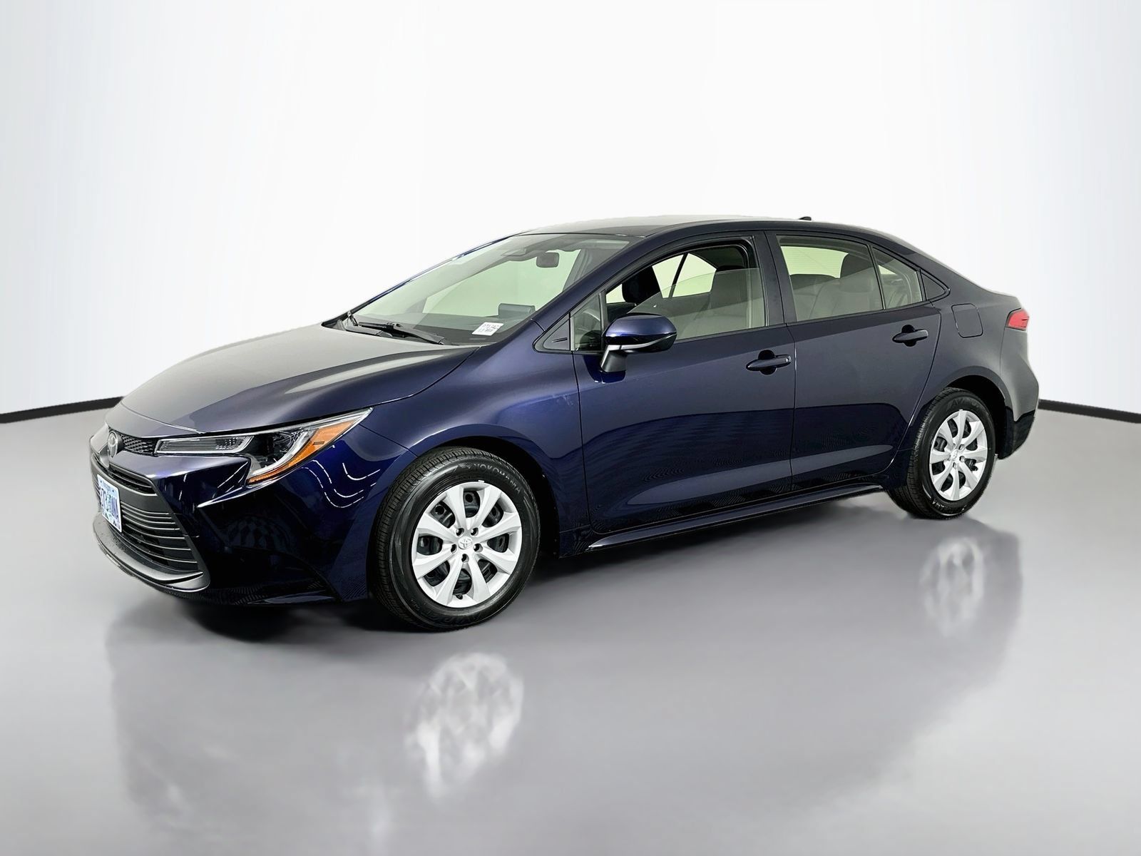 Used 2023 Toyota Corolla LE FWD image 3