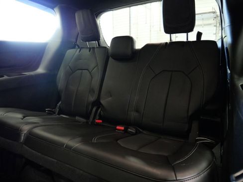 Used 2023 Chrysler Pacifica Touring-L w/ S Appearance Package FWD image 24
