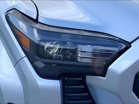 Used 2025 Toyota Tacoma TRD Sport image 27