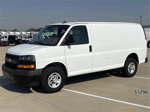 Used 2020 Chevrolet Express 2500 RWD image 1