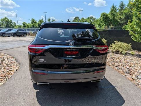 Used 2018 Buick Enclave Essence w/ Trailering Package FWD image 4