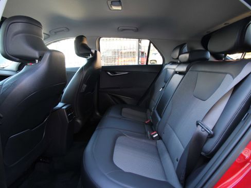 Used 2023 Kia Niro EX image 17