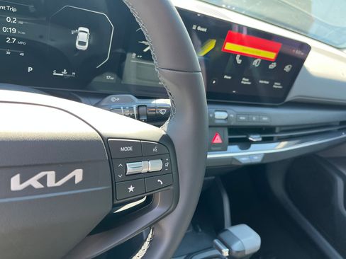 New 2025 Kia K4 EX image 19
