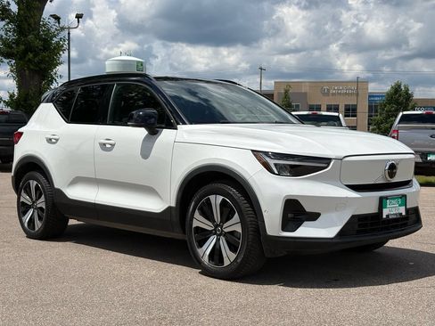 Used 2023 Volvo XC40 Recharge Plus AWD/4WD image 2