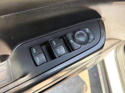Used 2023 GMC Acadia SLT FWD image 16