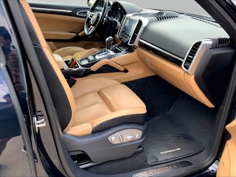 Used 2018 Porsche Cayenne S AWD/4WD image 9
