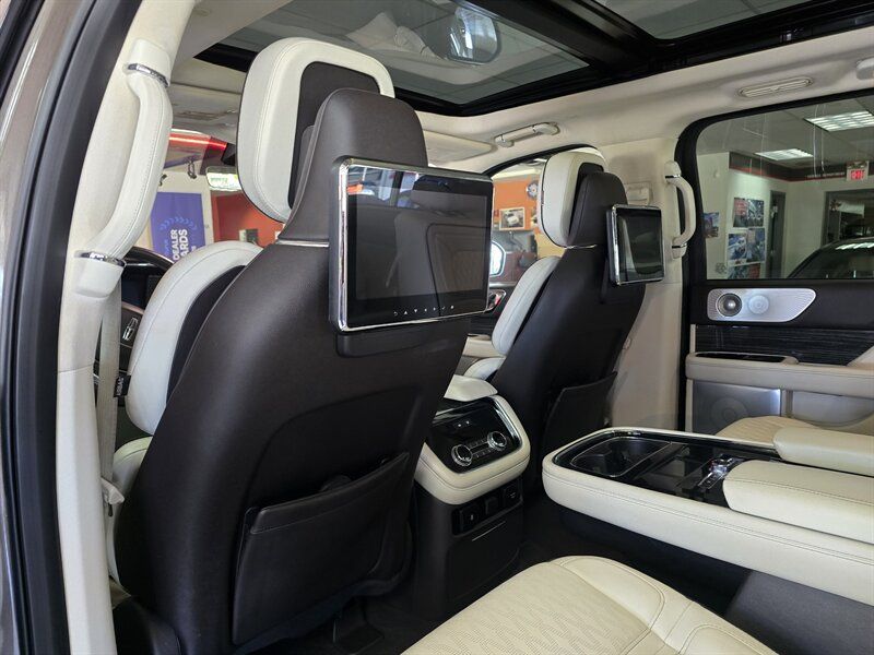 Used 2018 Lincoln Navigator L Black Label AWD/4WD image 11