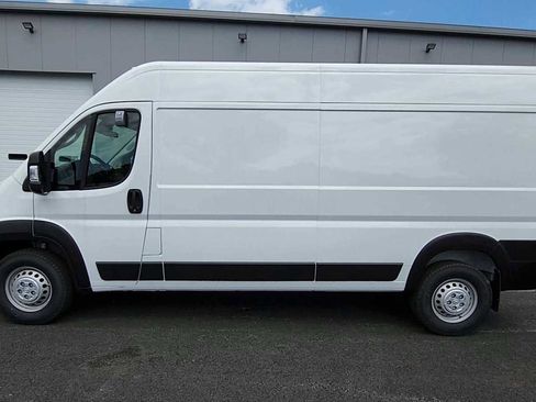 New 2024 RAM ProMaster 2500 w/ Convenience Group image 5