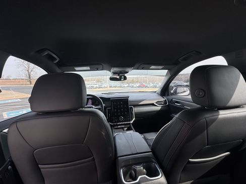 Used 2025 GMC Acadia Denali image 11