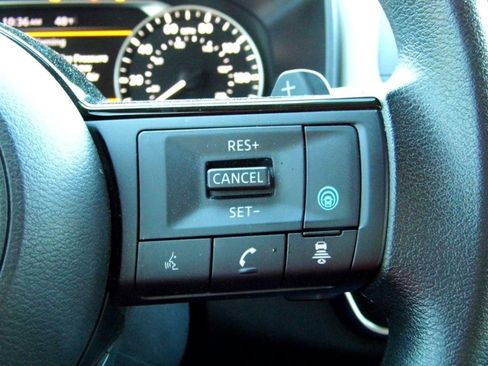 Used 2023 Nissan Rogue SV image 14