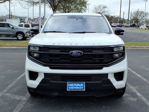 Used 2025 Ford Expedition Active image 2