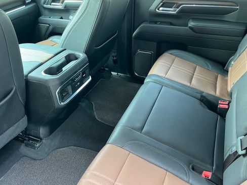 Used 2024 Chevrolet Silverado 2500 High Country w/ Technology Package image 13