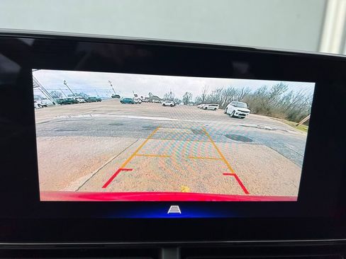 Used 2024 Chevrolet Trax LT w/ Sunroof Package image 33