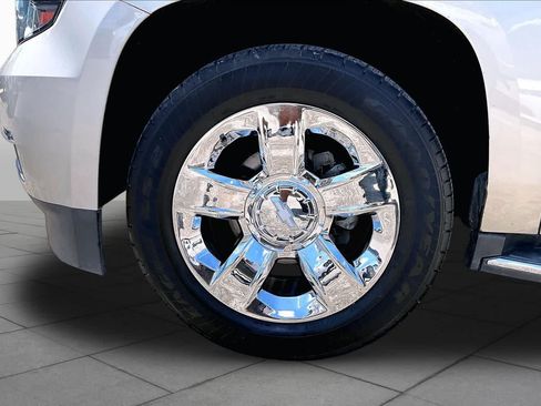 Used 2016 Chevrolet Suburban LTZ RWD image 13