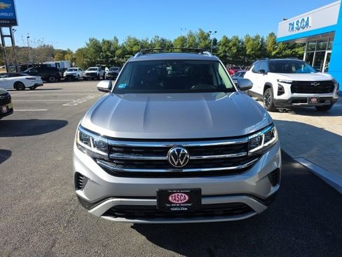 Used 2023 Volkswagen Atlas SEL image 2