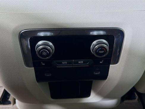 Used 2022 GMC Yukon Denali AWD/4WD image 23