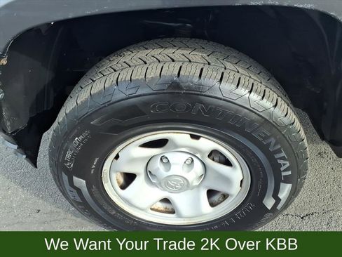 Used 2018 Toyota Tacoma SR image 25