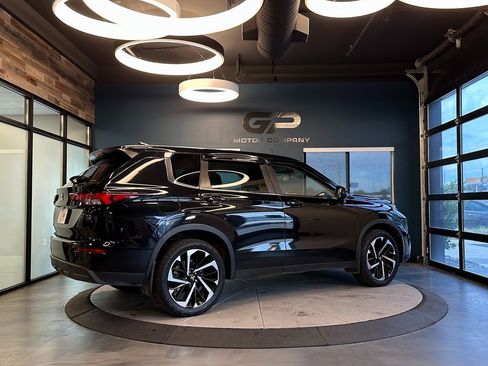 Used 2022 Mitsubishi Outlander ES image 3