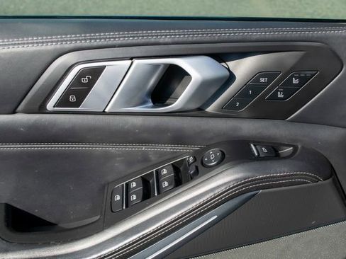 Used 2019 BMW X5 xDrive50i w/ M Sport Package image 17