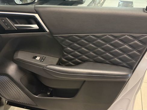 Used 2024 Mitsubishi Outlander SEL image 18