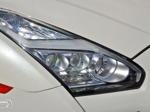 Used 2019 Nissan GT-R Premium image 13