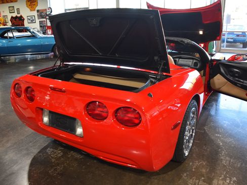 Used 1998 Chevrolet Corvette Convertible w/ Memory Pkg RWD image 19