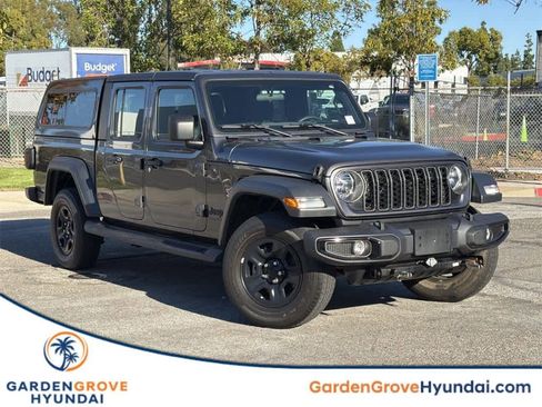 Used 2024 Jeep Gladiator Sport image 1