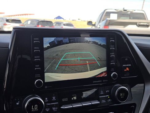 Used 2021 Toyota Highlander XLE image 20