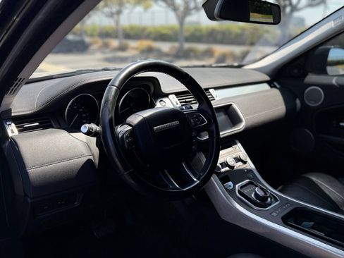 Used 2017 Land Rover Range Rover Evoque SE AWD/4WD image 9