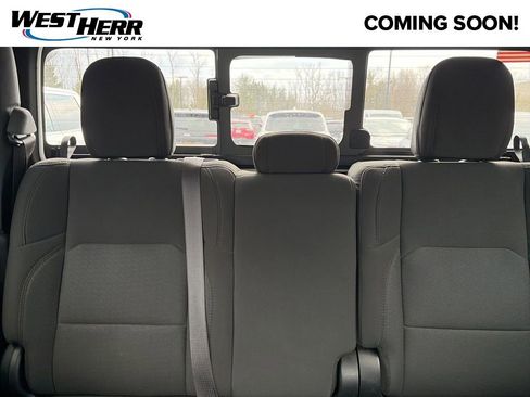 Used 2023 Jeep Gladiator Sport image 9