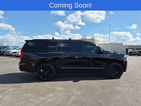 Used 2023 GMC Yukon XL Denali Ultimate AWD/4WD image 7