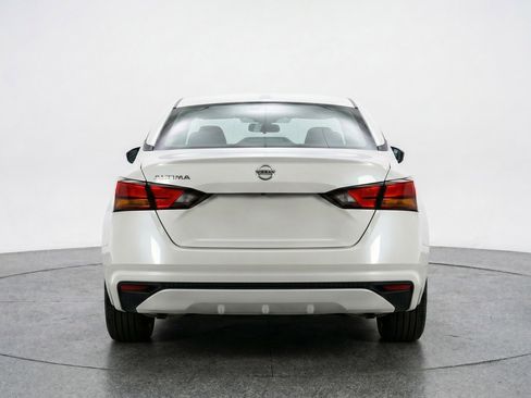 Used 2025 Nissan Altima 2.5 SV FWD image 7