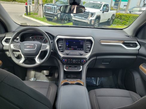 Used 2023 GMC Acadia SLE FWD image 16