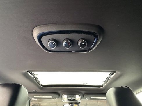 Used 2022 Dodge Durango GT image 33