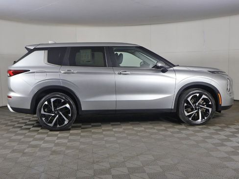 Used 2024 Mitsubishi Outlander SE Black Edition image 19