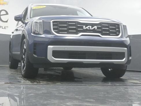 Used 2025 Kia Telluride S FWD image 3