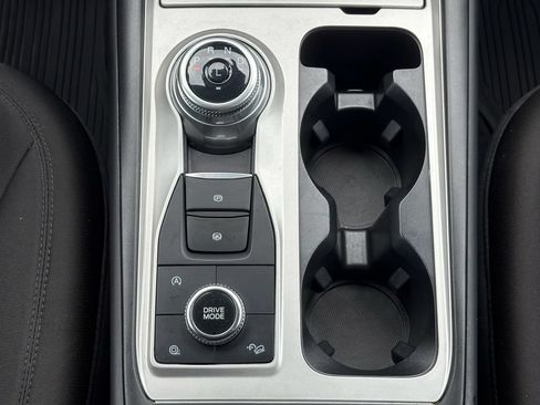 Used 2023 Ford Explorer XLT AWD/4WD image 16