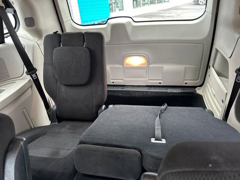 Used 2012 Dodge Grand Caravan SE image 11