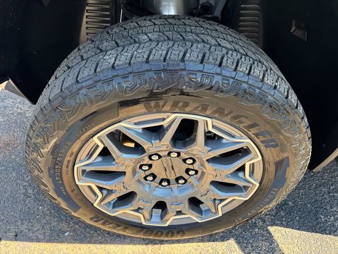 Used 2025 GMC Hummer EV 3X AWD/4WD image 46