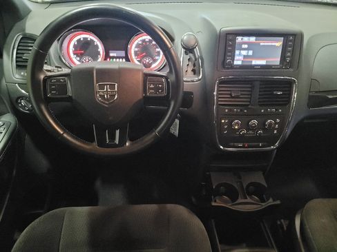 Used 2018 Dodge Grand Caravan SE FWD image 22